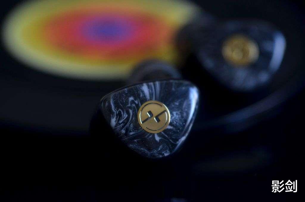 |2022年遇到的第一條聲音水準遠超定價的耳塞 TinHiFi T3 Plus