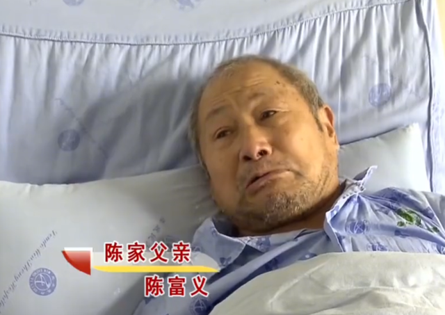 85岁父亲等着做手术,两儿子盯着500万房产,声称先让父亲分财产