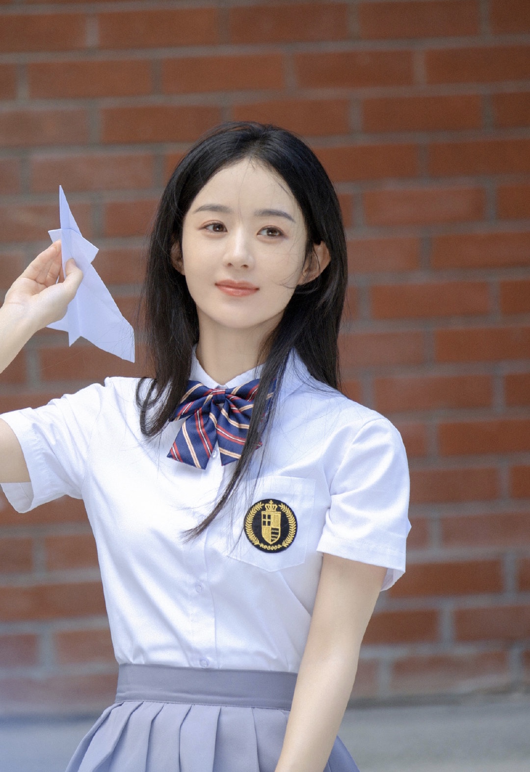 赵丽颖|赵丽颖是什么绝绝子啊，身穿校园服的模样也太清纯了吧