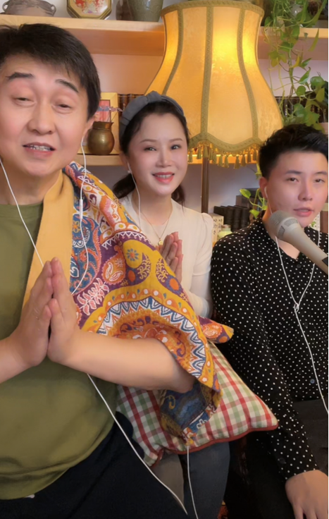 付笛生|知心爱人付笛生夫妇秀恩爱！肤白无皱纹似冻龄，直播不忘带上儿子