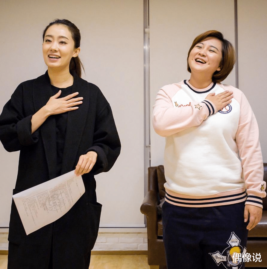 贾玲|贾玲母亲节发长文，更换置顶动态称：连张小斐的名字都不敢总提了