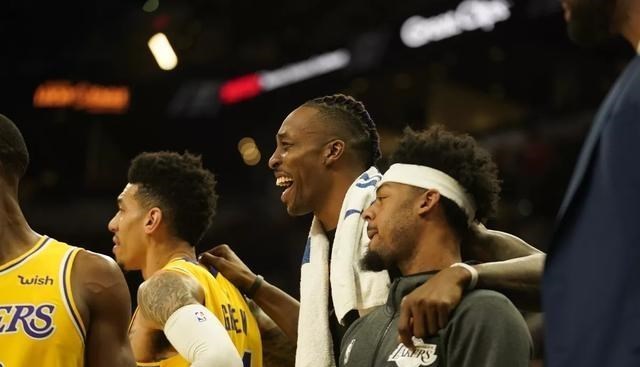 清浅微笑的我|2年3000万!为湖人等到最后一刻!你让老詹失望了,回归救赎吧