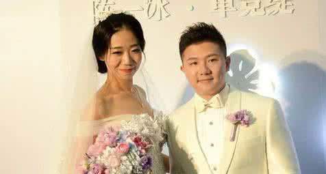 何雯娜|何雯娜的故事,15岁退队与初恋私奔,与前男友“吊环王”撕破脸!