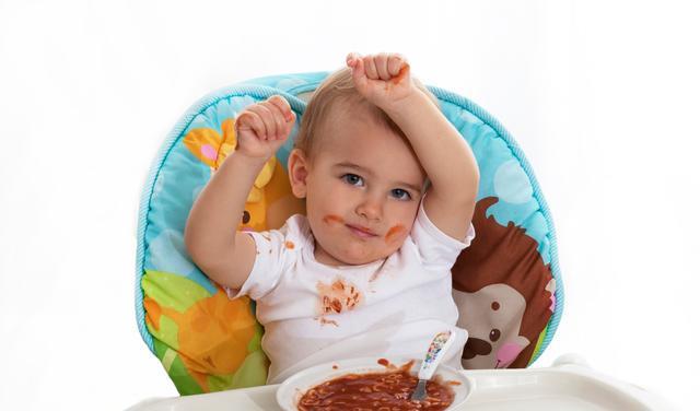 牛小姐聊育|娃一岁后，家长喂养牢记“两戒三少二坚持”，孩子成长更健康