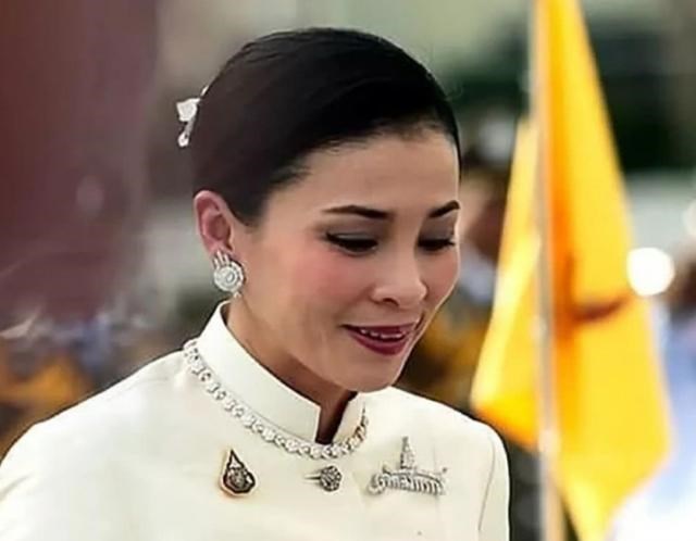 王珞丹|苏提达心酸不已，同是王后不同命，王室聚会都不敢去