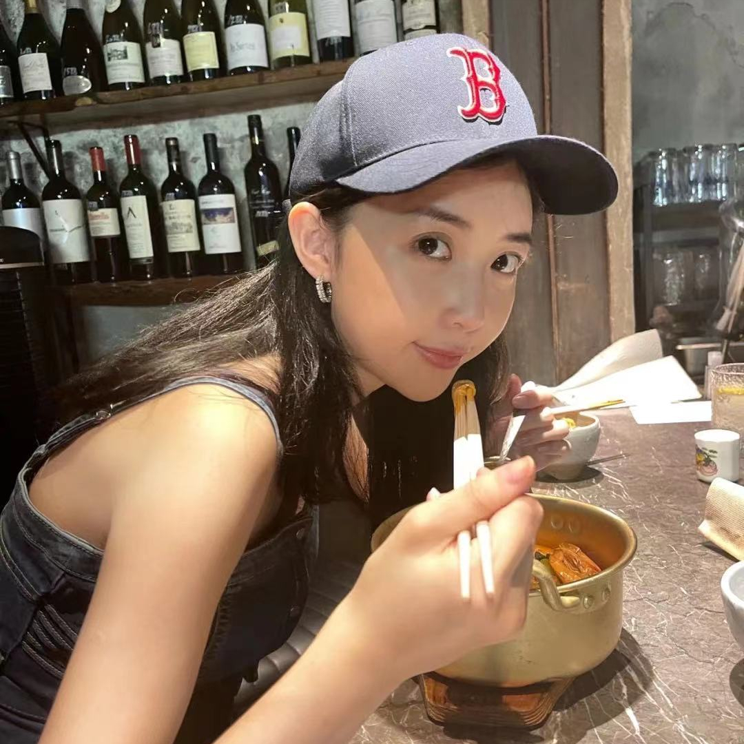 宣云|潘玮柏太太宣云晒聚会照，应采儿母子出镜，众人似乎很喜欢宣云