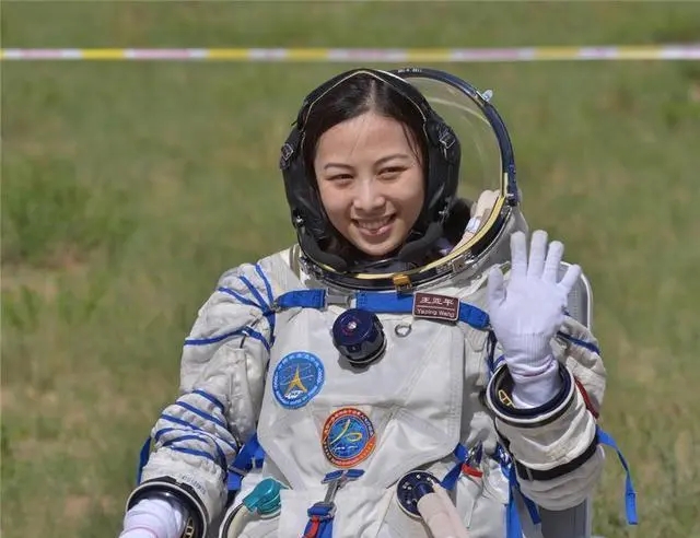 两位上过太空的女航天员,王亚平已经第二次上去,刘洋哪去了呢?