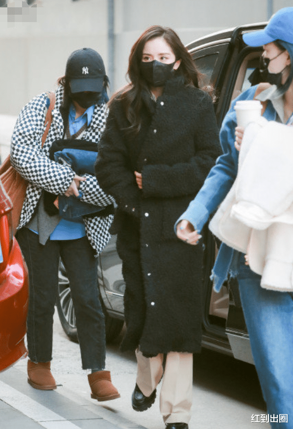 毛晓彤|众星录制央视文联春晚:唐艺昕穿貂显霸气,毛晓彤被冻到裹紧大衣