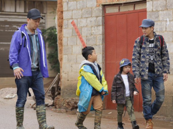 沙溢|还记得《爸爸去哪儿》的石头吗？近照令人意外，14岁身高已超180