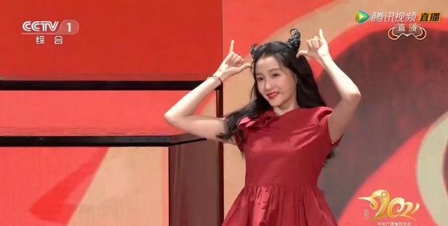 岳云鹏|岳云鹏“自助式”热搜太惊人，舞台预言热搜词条：岳云鹏真说对了