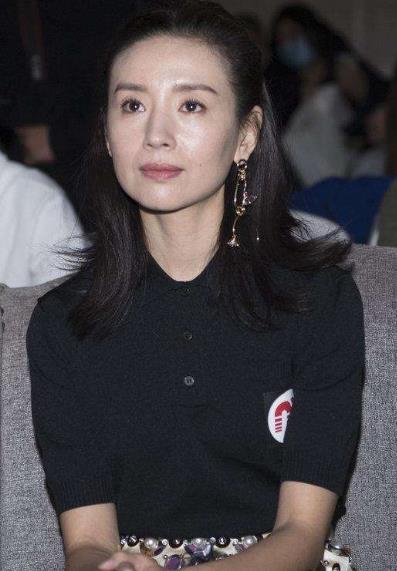 董洁|不耐老的3位女星，年轻时貌美如花，一上年纪颜值就老态毕现