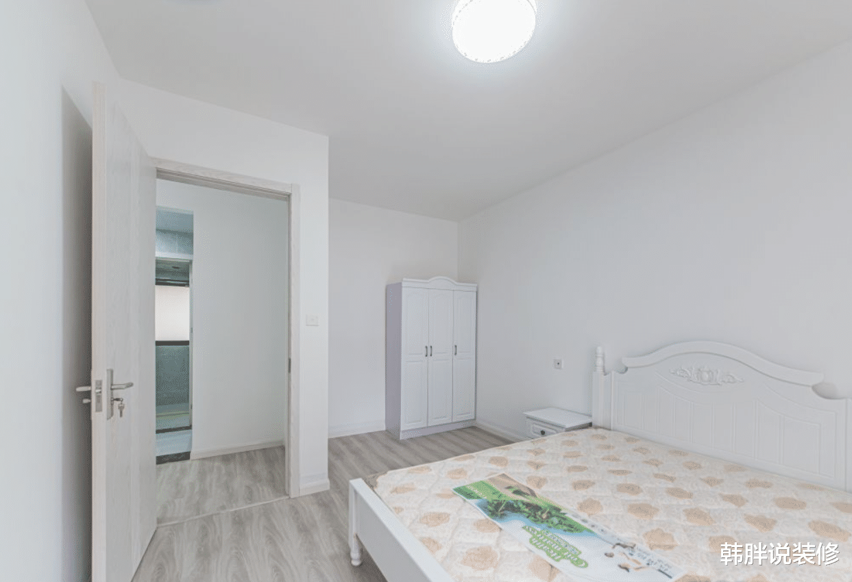 这才是真正的穷装，102㎡硬装带家具共5万，可以用家徒四壁来形容