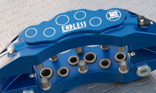 社会很简单 刹车盘是越大越好？修车师傅：刹车卡钳活塞越多越好