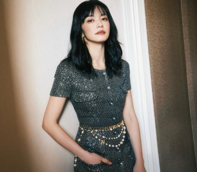 姚晨|姚晨这身材不服不行，穿紧身裙还开高叉秀腿，同龄人看了都自惭