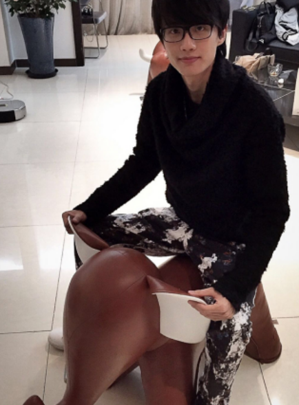 许嵩|参观歌手许嵩的豪宅，在家专门设计了茶室，兴趣爱好有点老气了