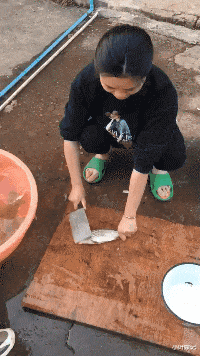 小叶娱记 “酒桌上领导把酒泼你脸上,你怎么办?”