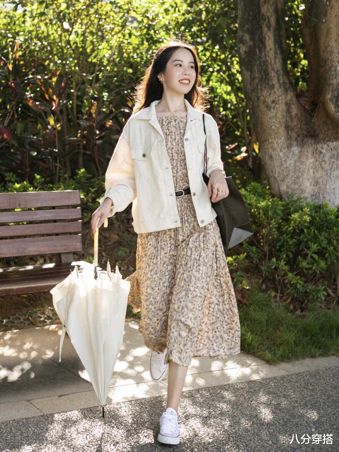 八分穿搭|秋季，基础款怎么穿出高级感？外套搭配碎花裙清新减龄，优雅随性