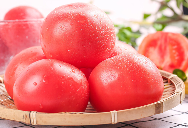 西红柿|吃西红柿对肝不好?提醒:养肝人群,这3种食物要尽量少吃