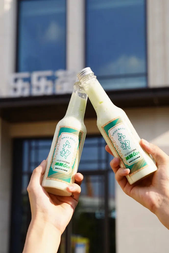 六神花露水出奶茶了，喝了能驱蚊吗？