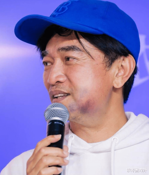 何洁|吴宗宪又当众强吻女儿，吴姗儒无奈翻白眼皮抗拒喊话：不要再亲我了