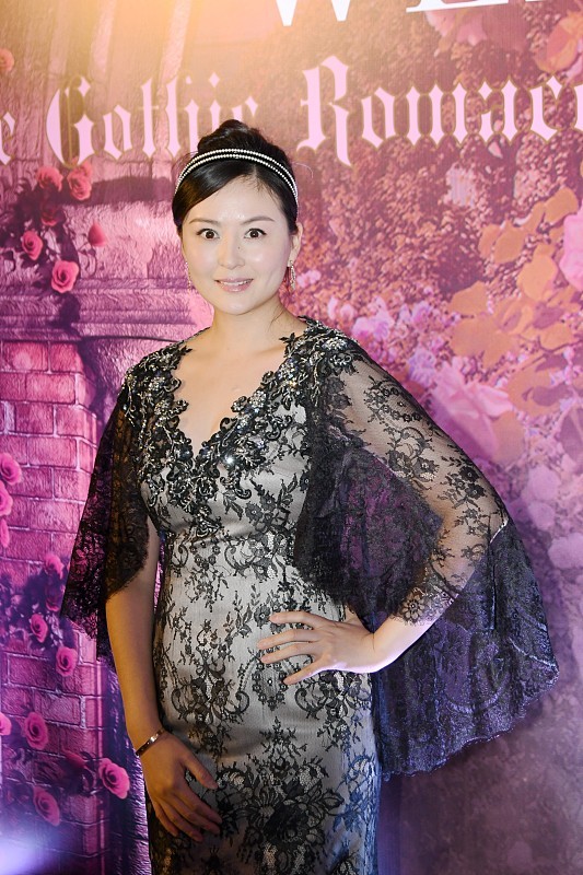 小白爱美搭 戴娇倩身材“发福”好严重，穿蕾丝裙挺富态，丰腴身材反成亮点