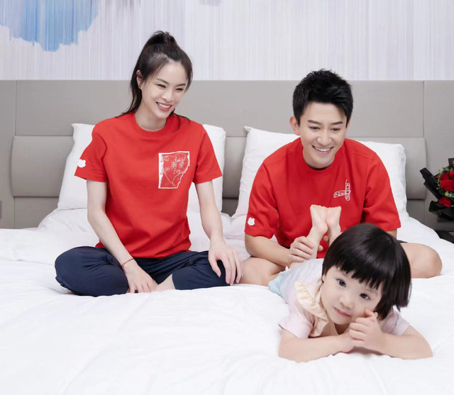 巩俐|35岁吴敏霞挺孕肚现身，小腹隆起四肢仍纤细，CEO老公行为引争议