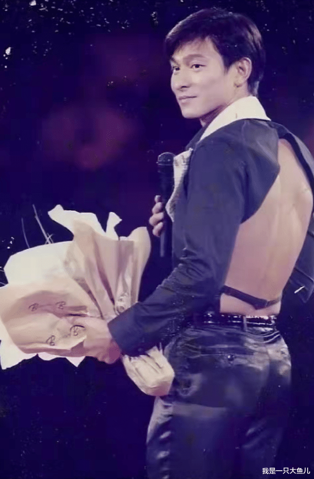 刘德华|明星造型能有多奇葩！刘德华露背装领先时代，陈奕迅有点辣眼睛