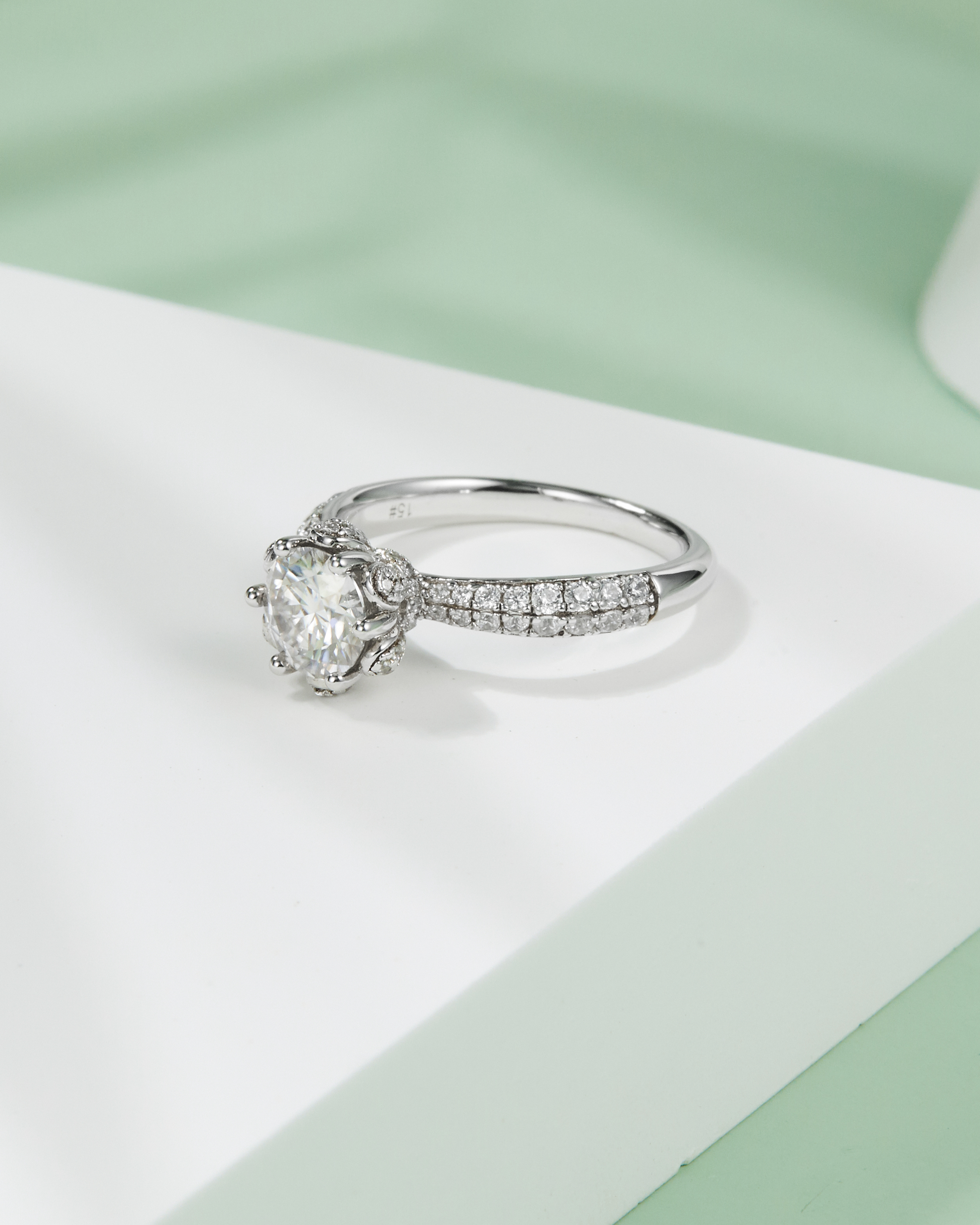 享换钻 莫桑钻过大,看起来会不会有点假?