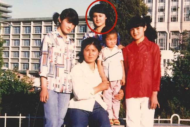 于月仙|于月仙父母重男轻女，全家福合影曝光！对比两个妹妹颜值差距大