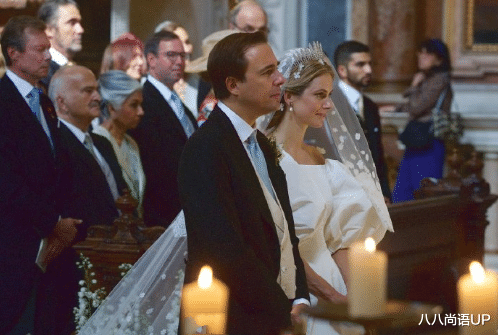 八八尚语UP|卢森堡王妃参加公主婚礼,穿着斗篷裙身材暴瘦,大婚时更惊艳四座