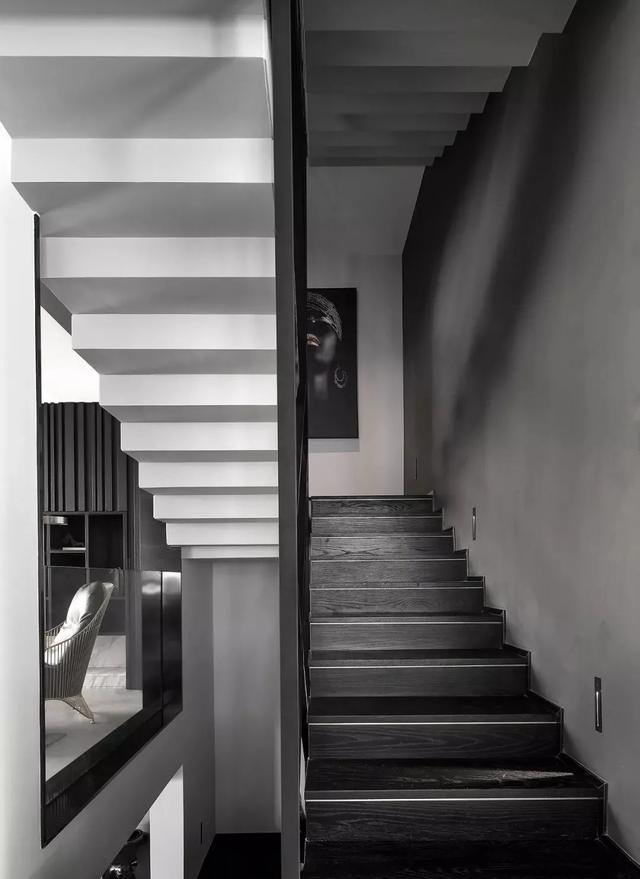 |400㎡现代，简约高级灰，加入红色的点缀，营造时尚高级的美