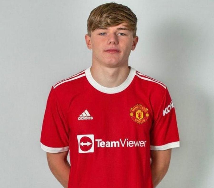 事业单位|曼联官宣续约青训右边锋，今夏刚从宿敌利物浦加盟！常穿7号球衣