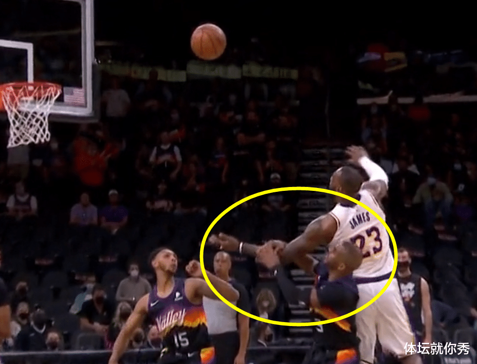 運動|湖人太陽火爆沖突！詹姆斯被掀翻，20人亂作一團，誰注意保羅舉動