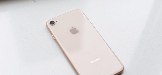 iphone8|二手iPhone不要乱买了，小伙花850元当教训，网友：水太深！