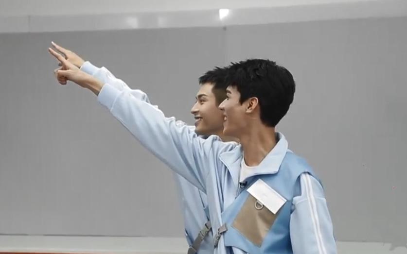 龚俊|叫龚俊太生疏，叫老龚又不太合时宜，听到张哲瀚的叫法，学到了