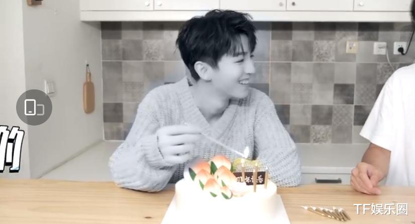 王一博|员工庆祝工作室成立四年,王俊凯以为提前给他庆生,表情瞬间失望