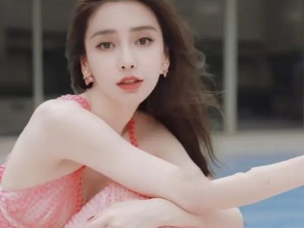Angelababy|杨颖穿“草莓裙”拍照！后期忘给膝盖打码，上面痕迹暴露婚姻现状？