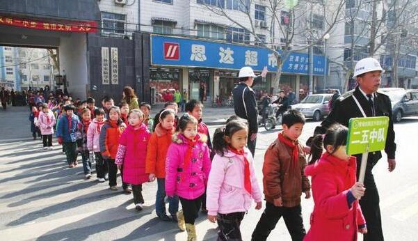 勇往直前的潇潇|教育局再推出了新规定，针对“课后延时服务”，“5+2”福利来了