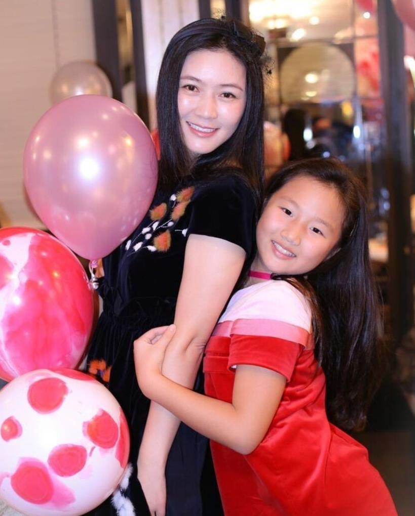 田海蓉|陆毅前任田海蓉老公成谜，自曝女儿照片，孩子长相透露爸爸信息？