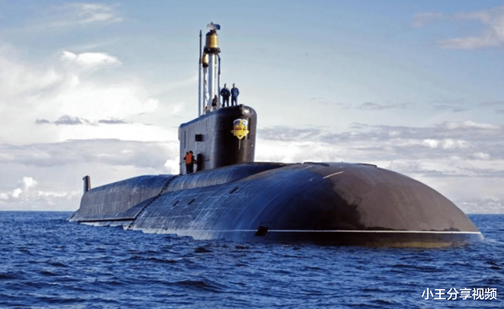 小王分享视频|英国海军没钱了？悄悄退役主力护卫舰，新航母即将服役，太能吞金