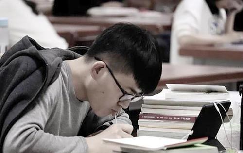 作文|大学里有4个“潜规则”，大一新生需提前了解，以免吃亏