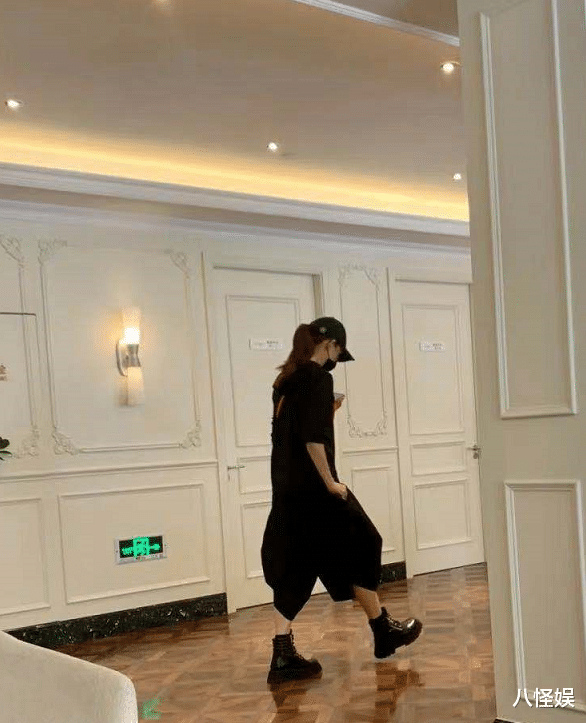 蔡少芬|蔡少芬频繁被偶遇做医美,路人镜头下太瘦了,生仨娃还是火柴腿