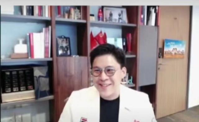 时尚风行派|霍启刚谈娇妻笑得合不拢嘴！郭晶晶穿职场装太飒气，气场有阔太范