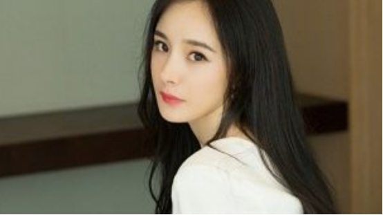 杨幂|杨幂：蜜蜂们依然爱你，成为流量明星，有妥协也有无奈！