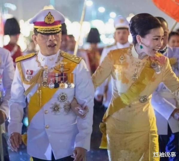 苏提达|提拉蓬高调分享美照，跟69岁泰王甜蜜度假，隔空给苏提达施压