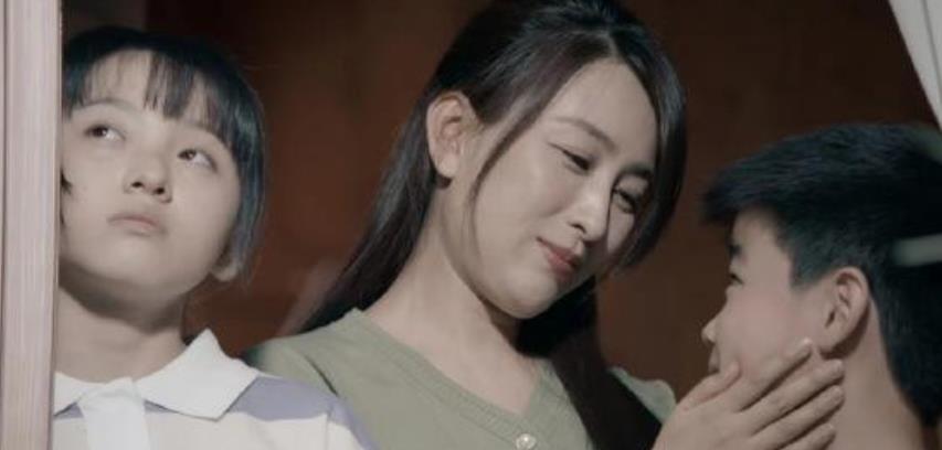 贺顿|女心理师：为救养女放弃亲儿子，赵希平的心结，这辈子都无法释然