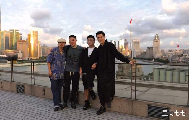 里尚七七|向佐一家内地终要团聚，向太身材暴瘦变化大，女儿正脸超像郭碧婷