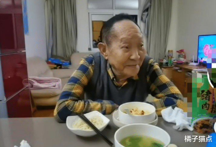 橘子猫点 袁隆平生前朴实无华,平价服饰爱不释手,饮食简单,住居让人心酸