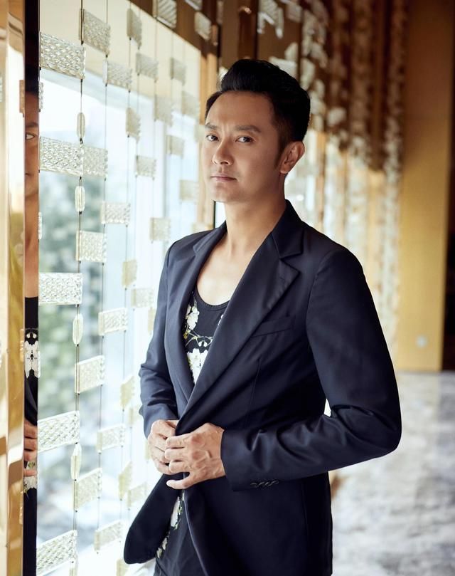 印小天|42岁的印小天，走到今天该怪谁呢？成于自己败于插刀门