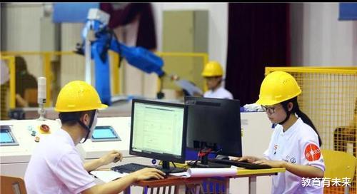 大学生|为什么中考要“淘汰”一半的学生？央视揭开原因，很有必要